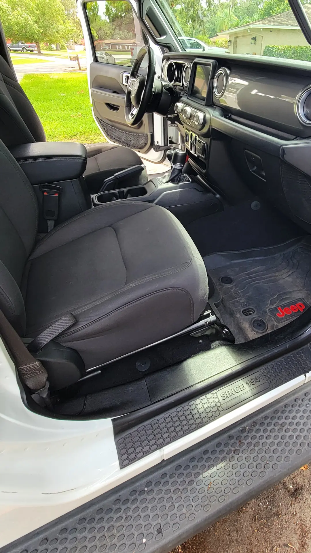 White Jeep Passanger After Detail 2k Expert Auto Detailing Mobile Car Detailing Services in Lakeland, FL